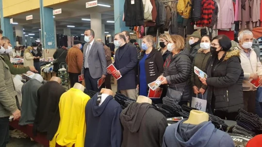 CHP'li Sevim ve yönetimi esnaf için sahaya indi