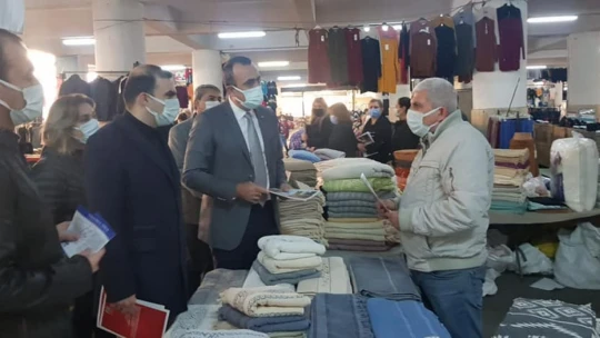 CHP'li Sevim ve yönetimi esnaf için sahaya indi