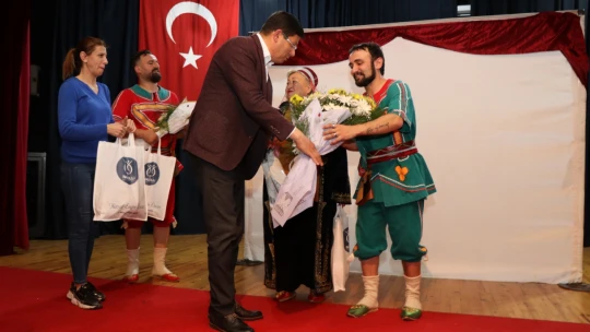 Nazilli'de 2 bin 500 çocuk tiyatro ile buluştu