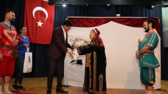 Nazilli'de 2 bin 500 çocuk tiyatro ile buluştu