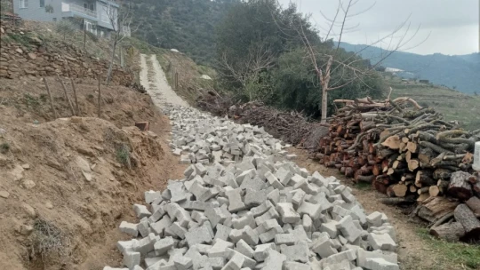 Nazilli'de kırsal mahalle yolları bir bir tamamlanıyor