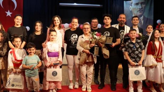 Nazilli'de minikler bayram coşkusunu tiyatro ile taçlandırdı