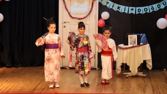 Nazilli'de minikler bayram coşkusunu tiyatro ile taçlandırdı