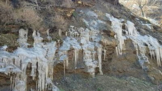 Nazilli'de şelale dondu