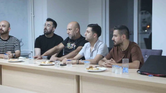 Nazillispor'da yeni yönetim taraftarlarla bir araya geldi
