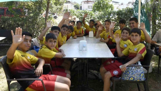 Nusaybinli çocuklar Kuşadası'nda ilk kez denizle buluştu