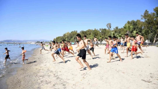 Nusaybinli çocuklar Kuşadası'nda ilk kez denizle buluştu