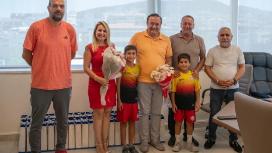 Nusaybinli çocuklar Kuşadası'nda ilk kez denizle buluştu