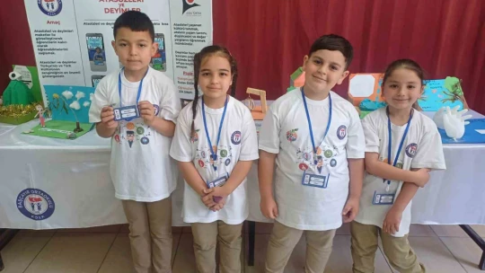 Öğrenciler projelerini bilim fuarında sergiledi