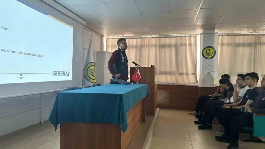 Öğrencilere siber suçlarla mücadele eğitimi verildi