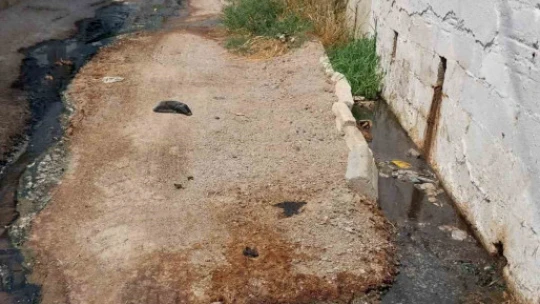 Ömerbeyli Mahallesi sakinleri, sokağa akıtılan pis sulardan şikayetçi
