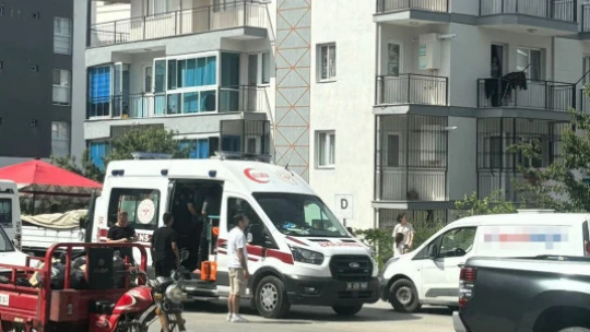 Önce kedisini kurtardı, sonra kurtarılmayı bekledi