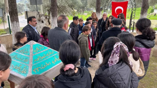 Ortaokul öğrencileri şehitlik ziyaretleri gerçekleştiriyor