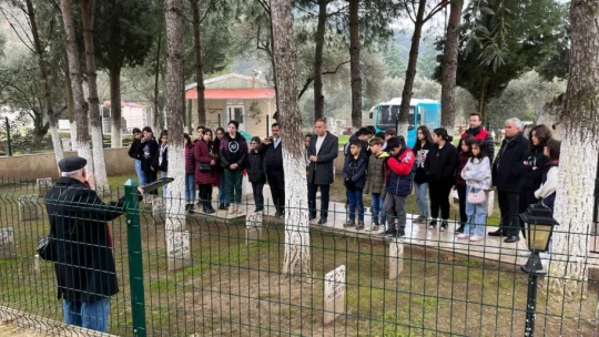 Ortaokul öğrencileri şehitlik ziyaretleri gerçekleştiriyor