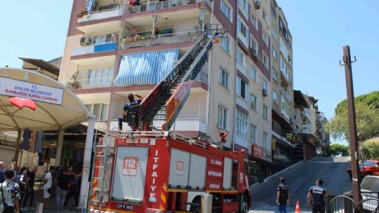 Otizmli adam annesini odaya kilitledi, itfaiye eve balkondan girdi