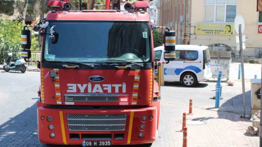 Otizmli adam annesini odaya kilitledi, itfaiye eve balkondan girdi
