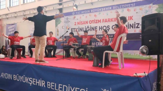 Otizmli çocukların gösterisi büyük beğeni topladı