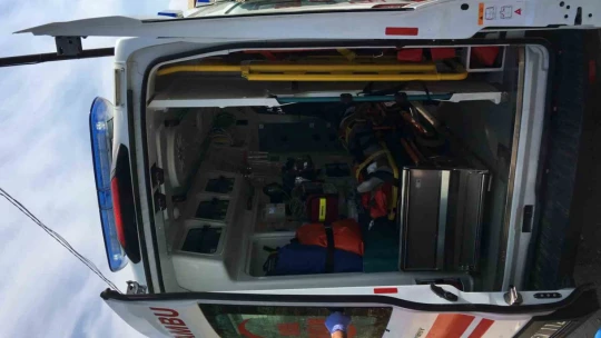 Otomobil motosiklete çarpıp kaçtı