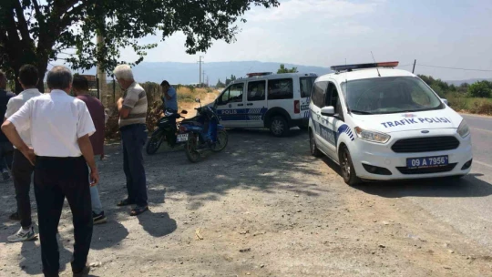 Otomobil motosiklete çarpıp kaçtı