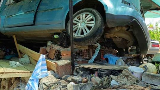 Otomobil yol kenarındaki iş yerine daldı: 1 ölü
