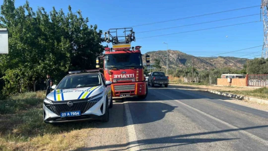 Otomobil yol kenarındaki tarlaya girip yan yattı: 4 yaralı