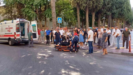 Otomobilin sıkıştırdığı iddia edilen motosiklet sürücüsü yaralandı
