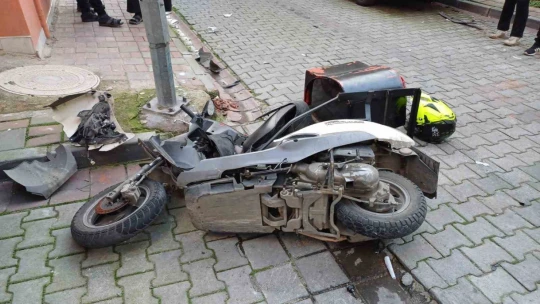 Otomobille çarpışan motosiklet sürücüsü yaralandı