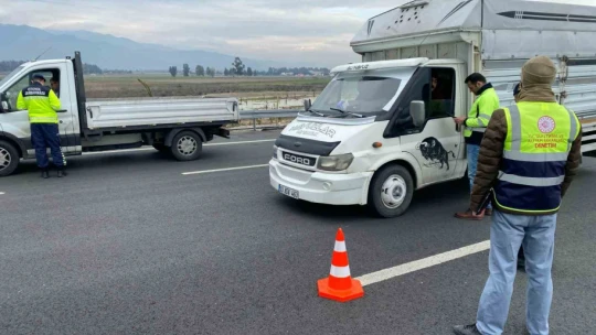 Otoyol denetlemesinde 102 araç kontrol edildi