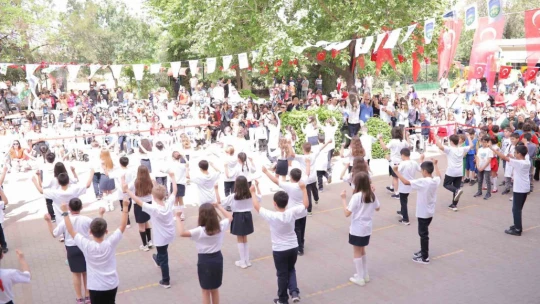Özel Başak Koleji'nde 23 Nisan coşkuyla kutlandı