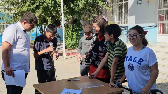 Özel öğrencilerden hayvanlar gününe özel kutlama