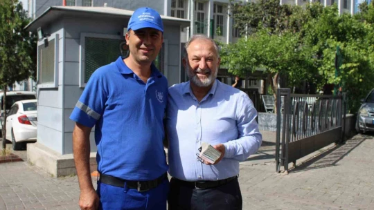 Para dolu poşeti böyle buldu