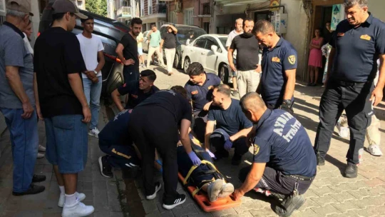 Park halindeki araca çarpan otomobil ters döndü: 1 yaralı