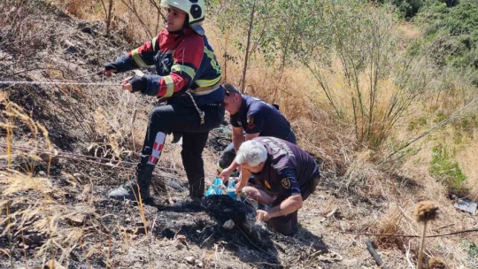 Patlıcan közlerken uçurumdan yuvarlandı