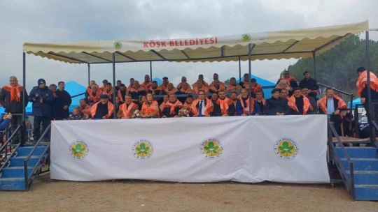 Pehlivan develer Köşk arenasında kozlarını paylaaştı