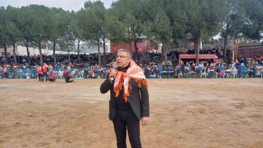 Pehlivan develer Köşk arenasında kozlarını paylaaştı