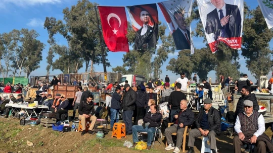 Pehlivan develer yılın ilk güreşinde İncirliova'da kozlarını paylaştı