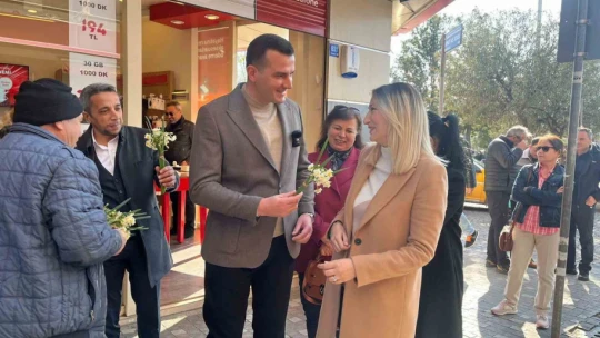 Pehlivan, tarihi çarşıda esnafla buluştu