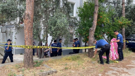 Pencereden düşen yaşlı kadın hayatını kaybetti