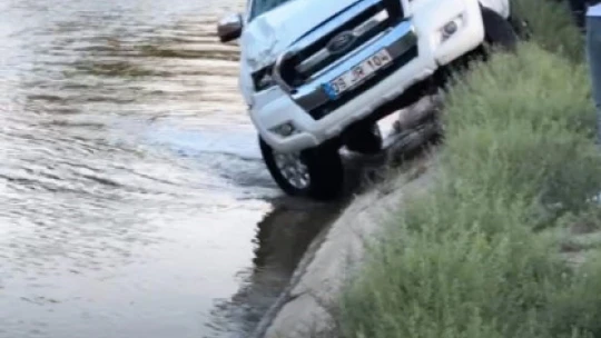 Pikap sulama kanalına uçtu: 1 ölü