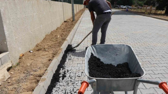 Pınarbaşı Mahallesi toz, toprak ve çamurdan kurtuldu