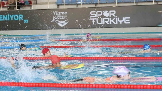 Pınarbaşı Yüzme Havuzu'nda yıllar sonra ilk kulaç atıldı