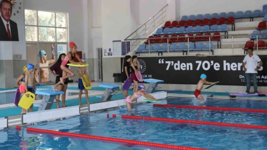 Pınarbaşı Yüzme Havuzu'nda yıllar sonra ilk kulaç atıldı