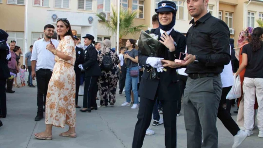 Polis adayı kadın mezuniyetinde çifte mutluluk yaşadı