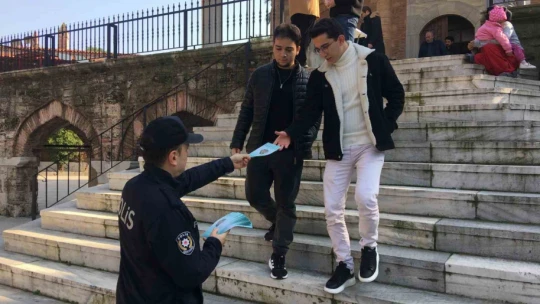 Polis, Cuma Namazı çıkışı vatandaşı bilgilendirdi