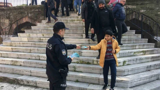 Polis, Cuma Namazı çıkışı vatandaşı bilgilendirdi