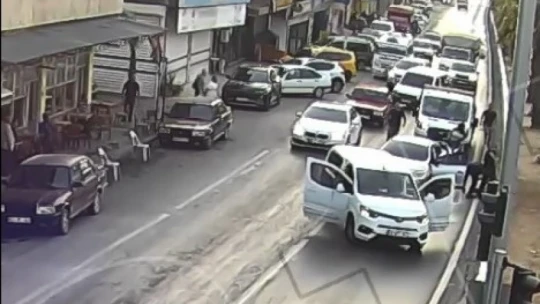 Polis önünü kesti, 29 suç kaydı bulunan şahsı yakaladı