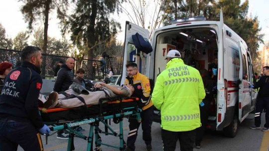 Refüje çarpıp takla attı: 4 yaralı