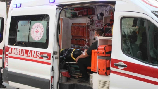 Refüje çarpıp takla attı: 4 yaralı