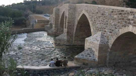 Restorasyonu tamamlanan tarihi köprü suya kavuştu