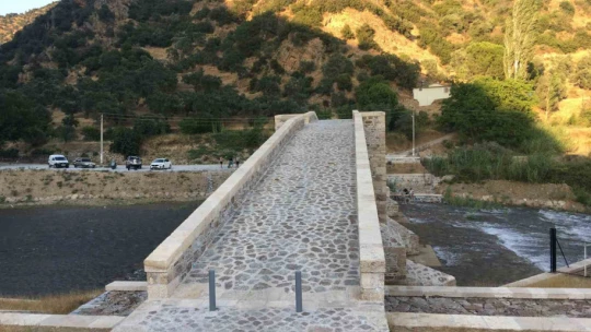 Restorasyonu tamamlanan tarihi köprü suya kavuştu